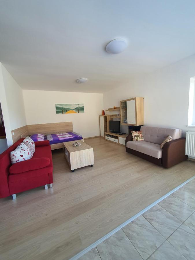 Apartman Kurdejov 후스토페체 외부 사진