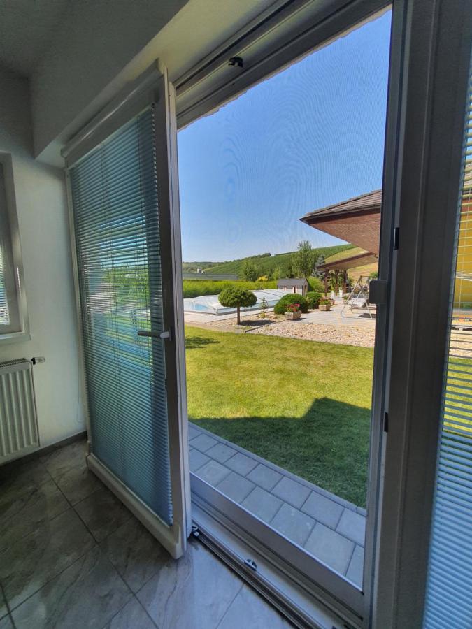 Apartman Kurdejov 후스토페체 외부 사진