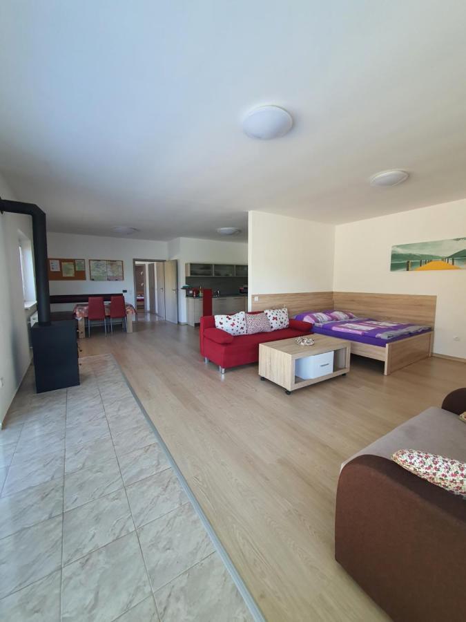 Apartman Kurdejov 후스토페체 외부 사진