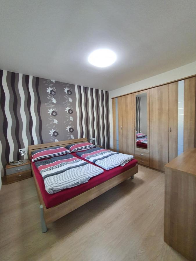 Apartman Kurdejov 후스토페체 외부 사진