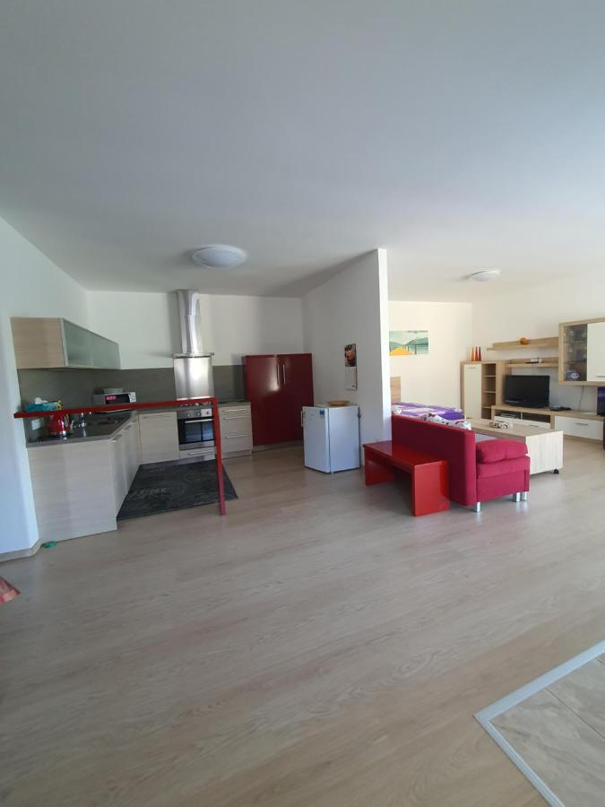 Apartman Kurdejov 후스토페체 외부 사진