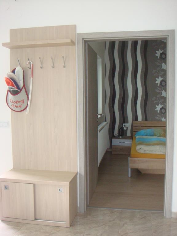 Apartman Kurdejov 후스토페체 외부 사진