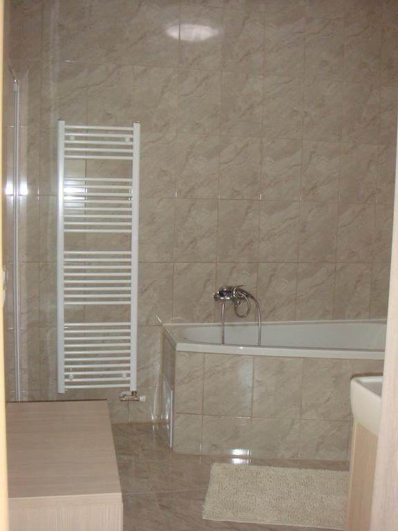 Apartman Kurdejov 후스토페체 외부 사진