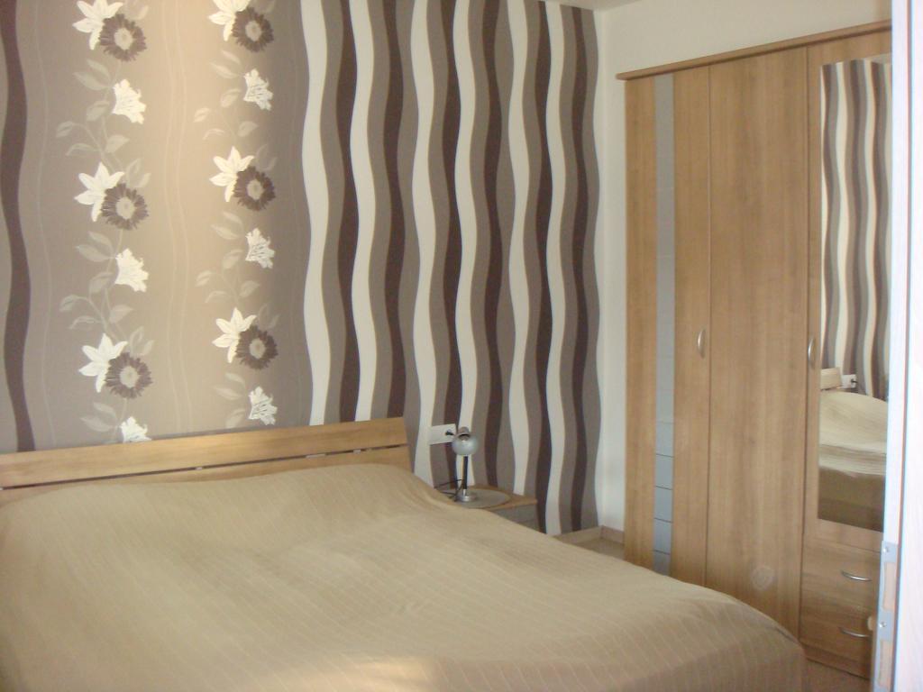 Apartman Kurdejov 후스토페체 외부 사진