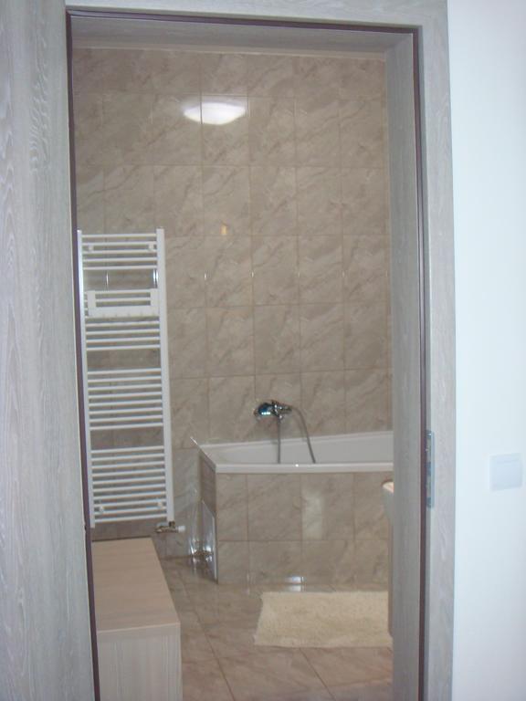 Apartman Kurdejov 후스토페체 외부 사진